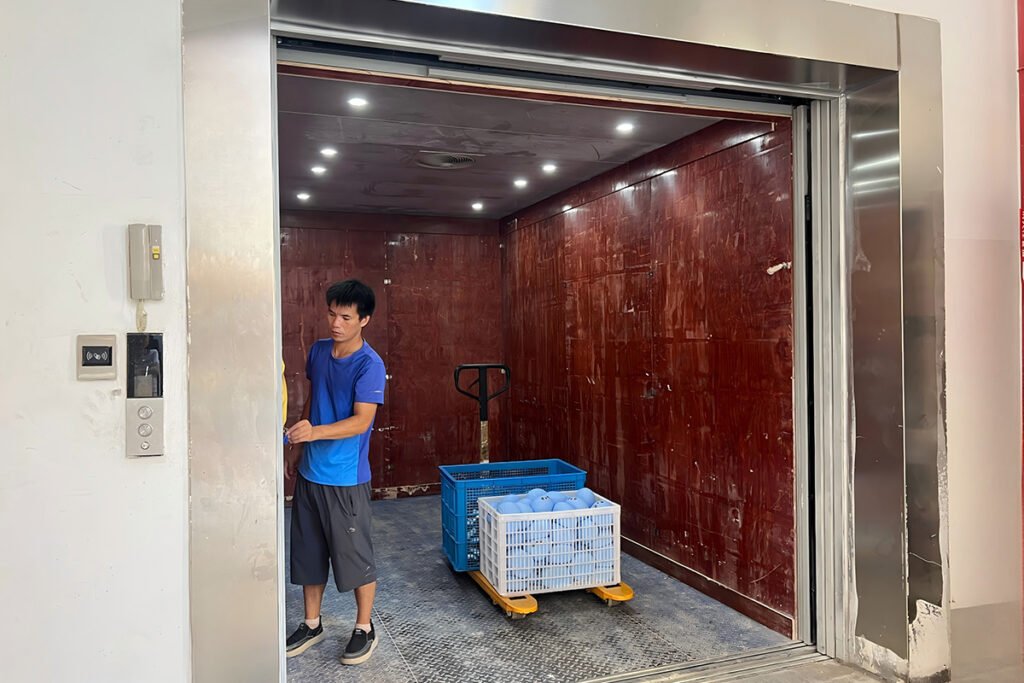 FEIYA freight elevator solution for logistics and distribution facilities
