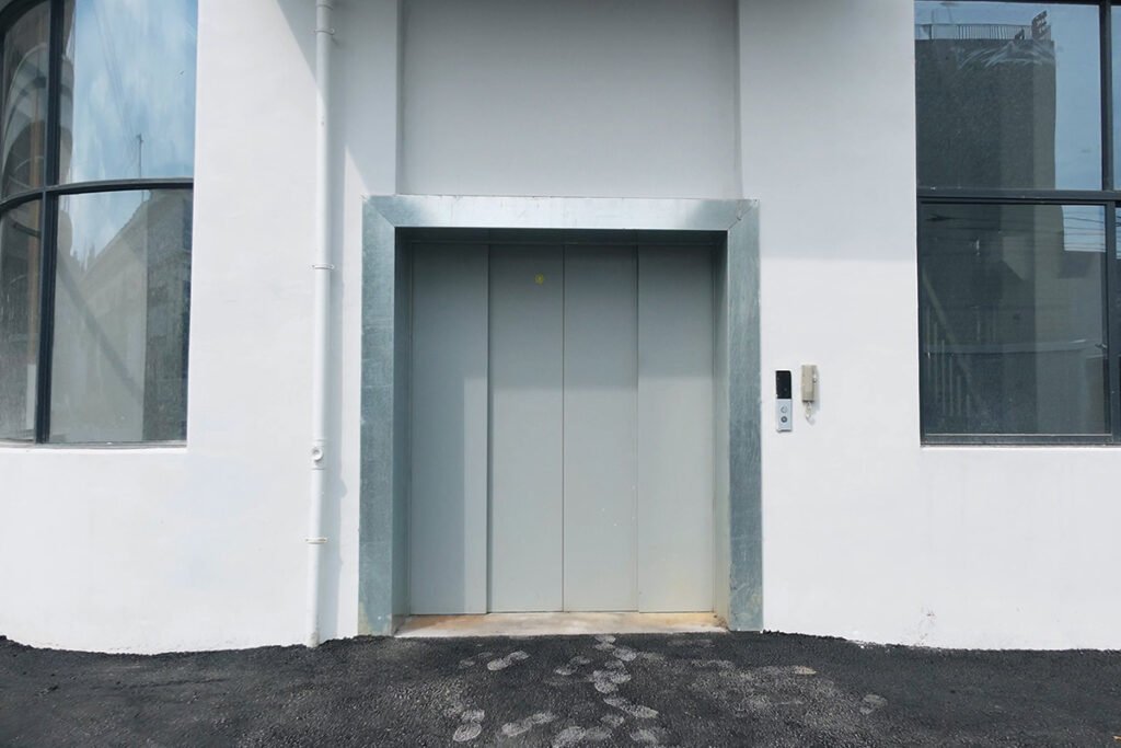 FEIYA 3-ton freight elevator for material transportation in a chemical industry project
